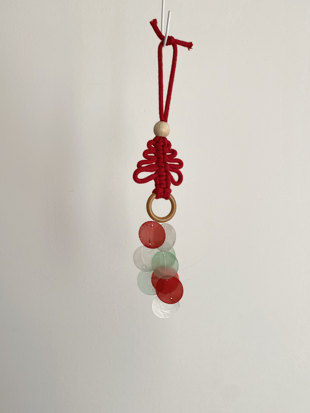 [20USE_0588]산타사무소 마크라메 빨강나무 자개모빌 DIY-KIT_레드&amp;그린_XS